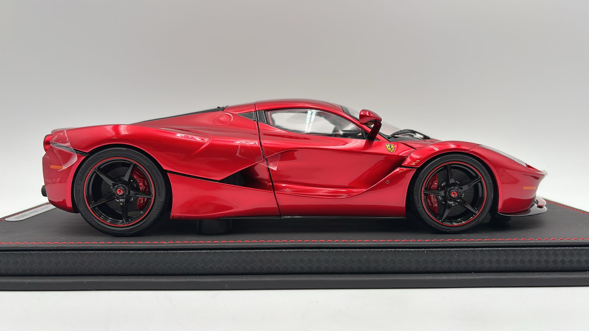 BBR 1822H8DIE1 FERRARI LA FERRARI ROSSO FUOCO ONE OFF SPECIAL FOR LEWIS Hamilton L E 199 118 Scale
