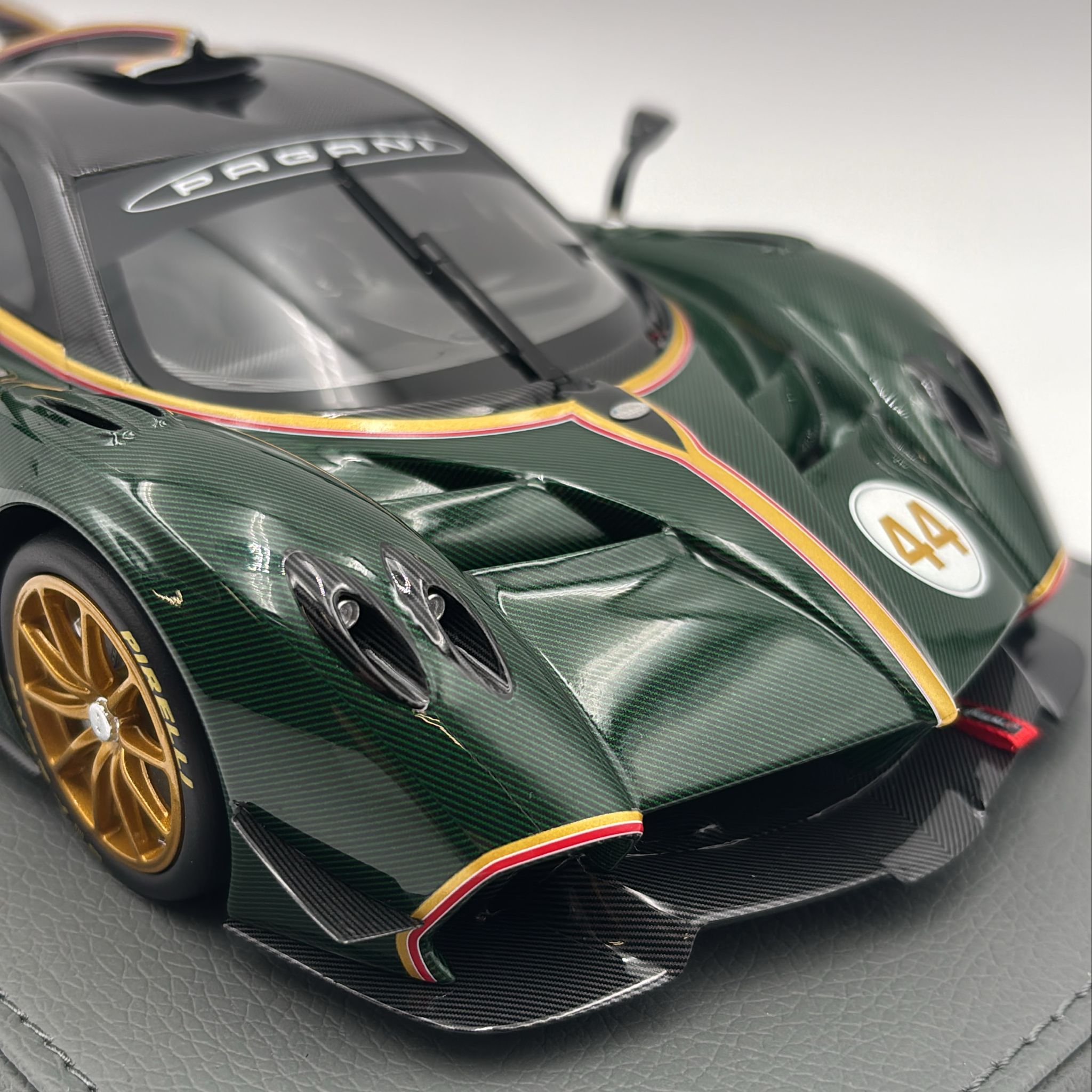 BBR 1/18 Pagani Huayra R Carbonio Verde – Modèle Résine Avec Vitrine P18218G-VET