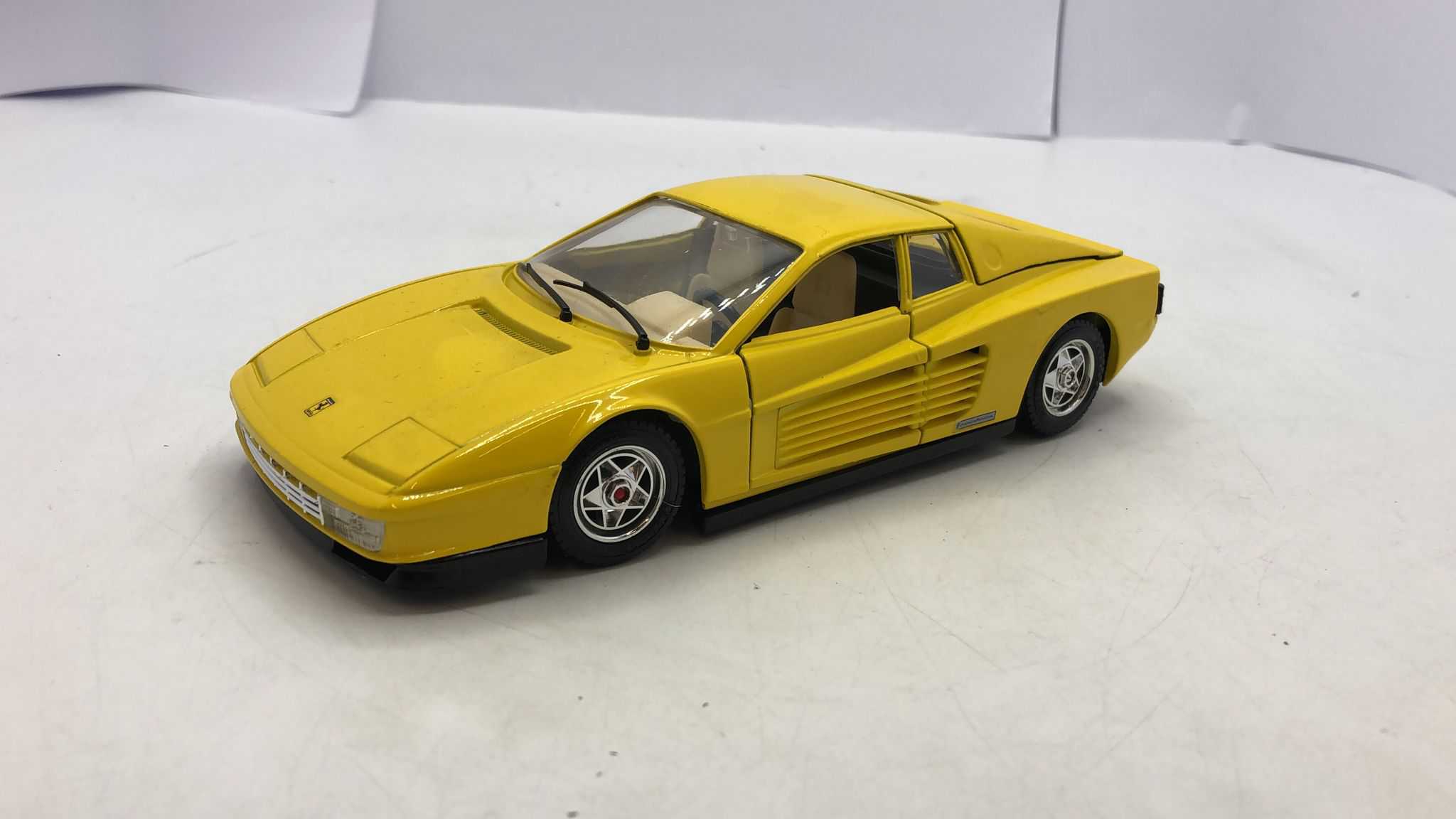 Bburago ferrari cheap testarossa 1984