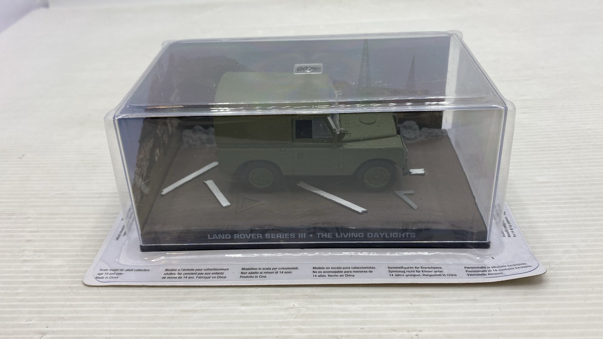 James Bond Land Rover 1990 1/43 Modellauto – The Living Daylights, Sammlerstück