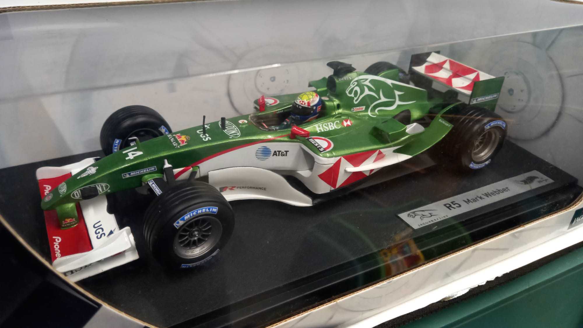 Hot Wheels Jaguar R5 Mark Webber 1/18 | Pit Stop Model
