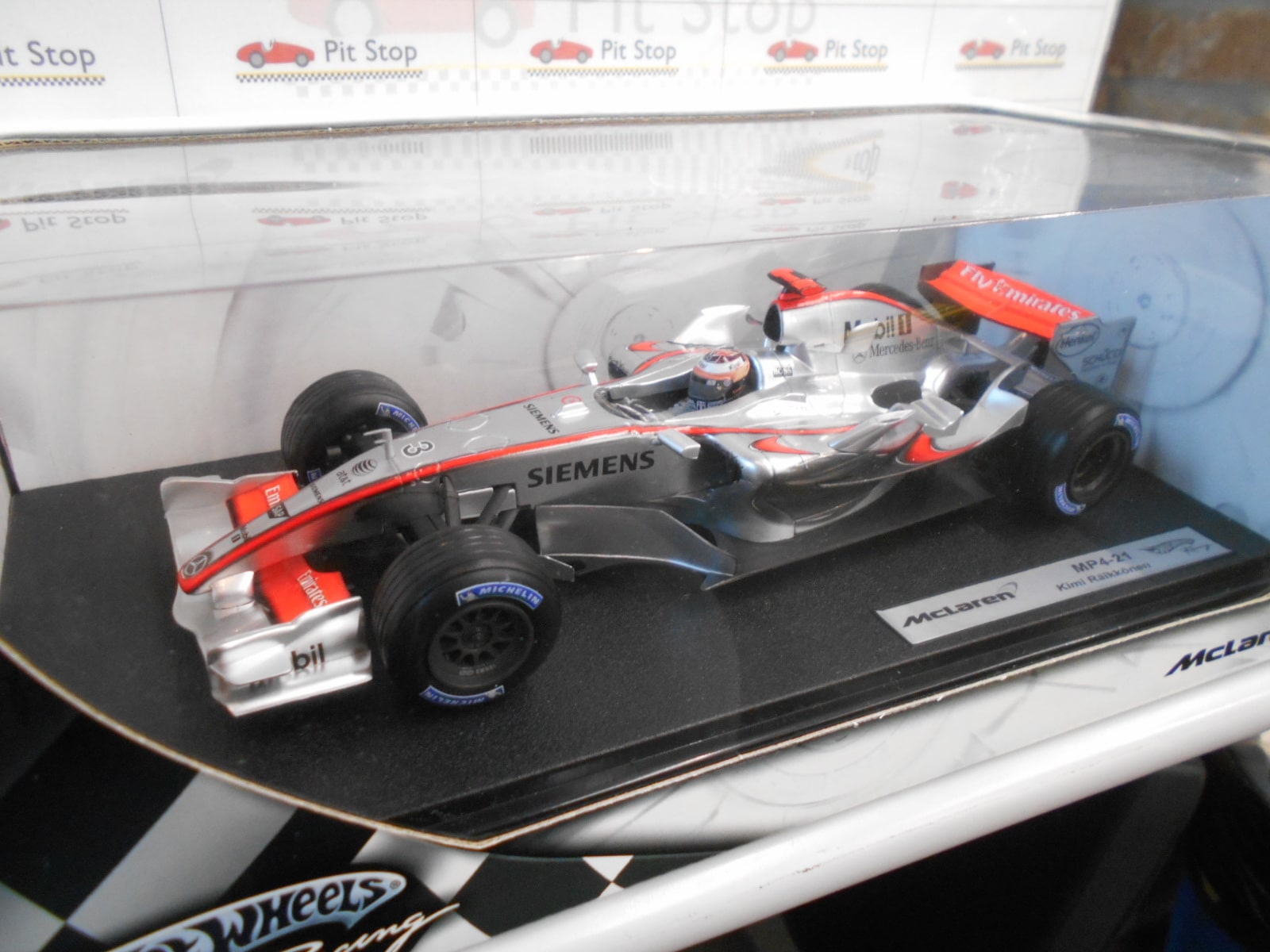 Hot Wheels McLaren MP4-21 Kimi Raikkonen 1/18