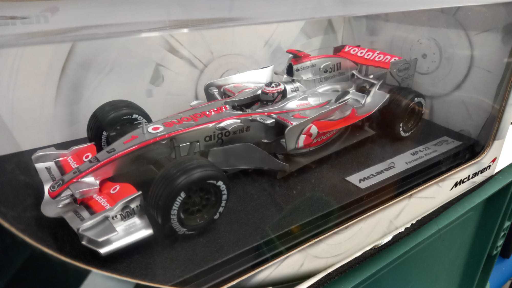 K6633 Hot Wheels McLaren MP4-22 Fernando Alonso 1/18