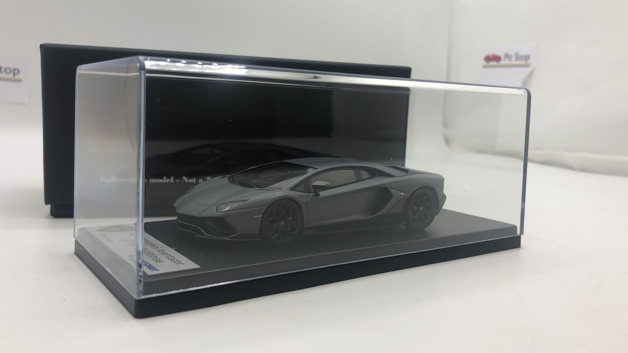 Lamborghini Aventador Ultimae gris mat (LookSmart) 1/43e