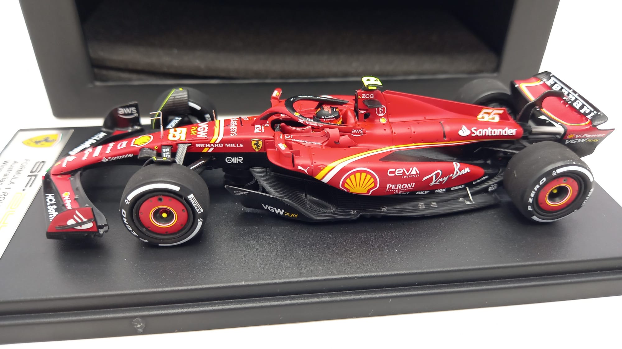 Ferrari - F1 SF-24 n ° 55 (2024) Polyfoam 1:18 - Carlos Sainz - Winner A - Tripl