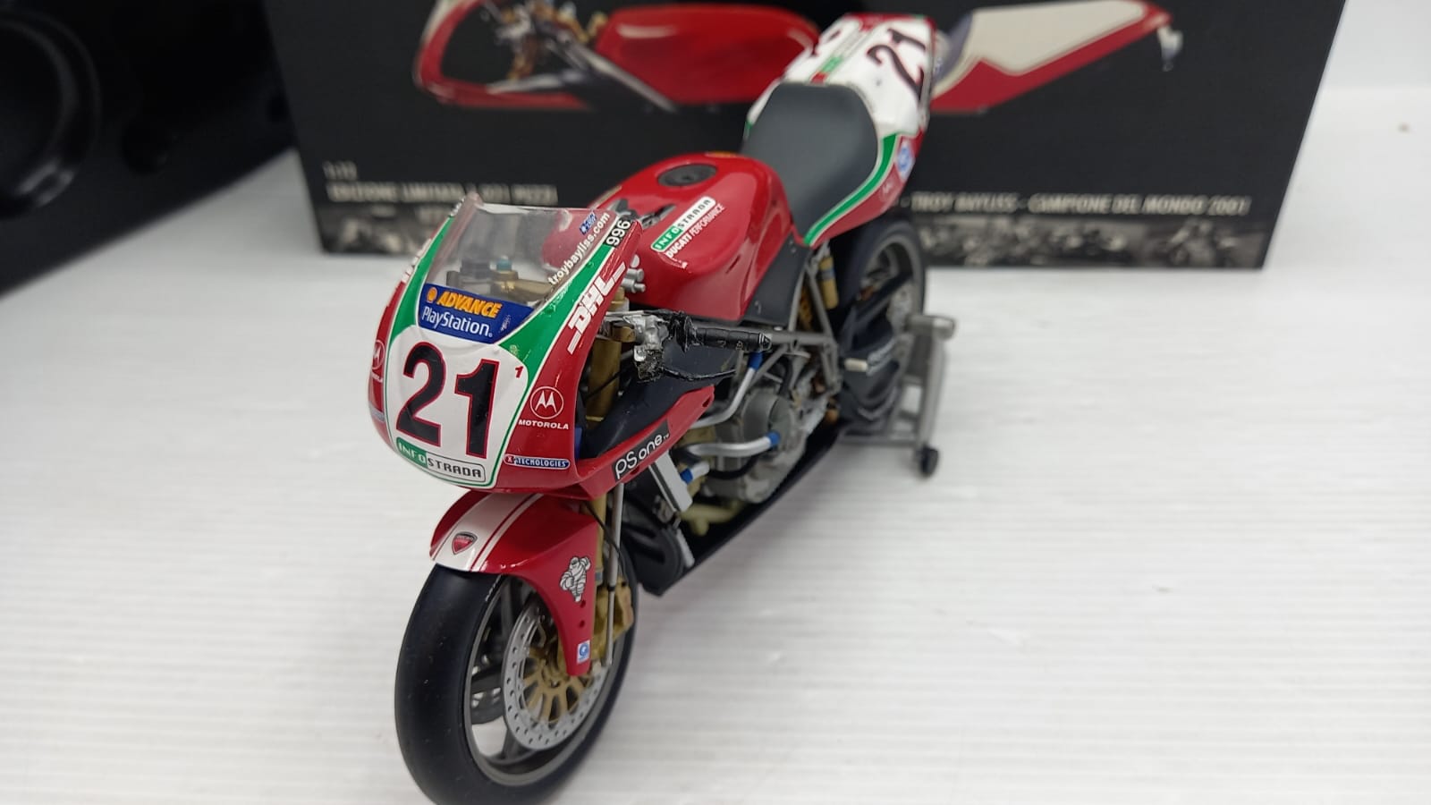 123011221 Minichampsv Ducati 996 R Troy Bayliss WC 2001 1/12