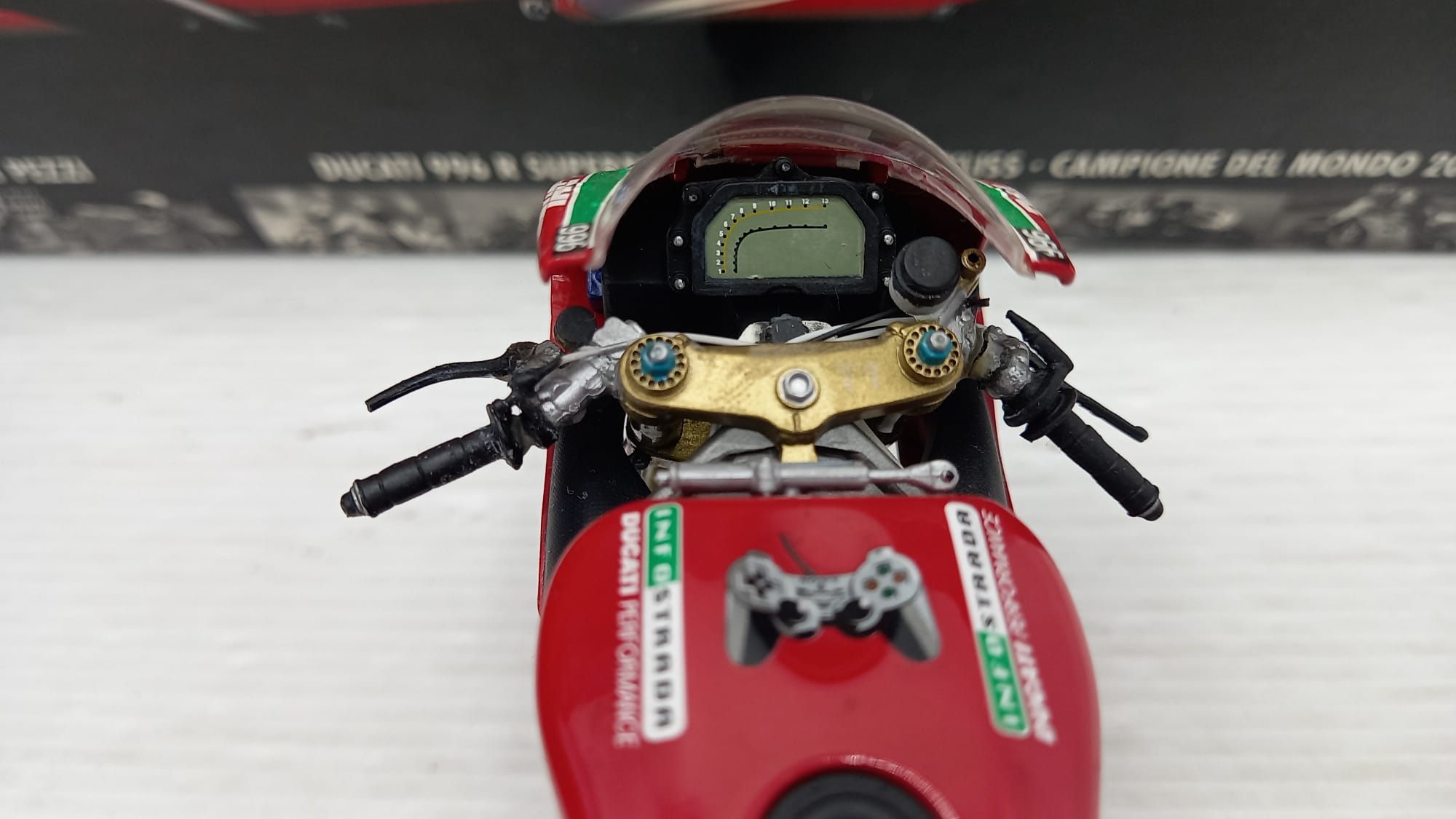 MINICHAMPS 1/12 ダイキャスト製ミニカーDucati 996R Ducati 996r