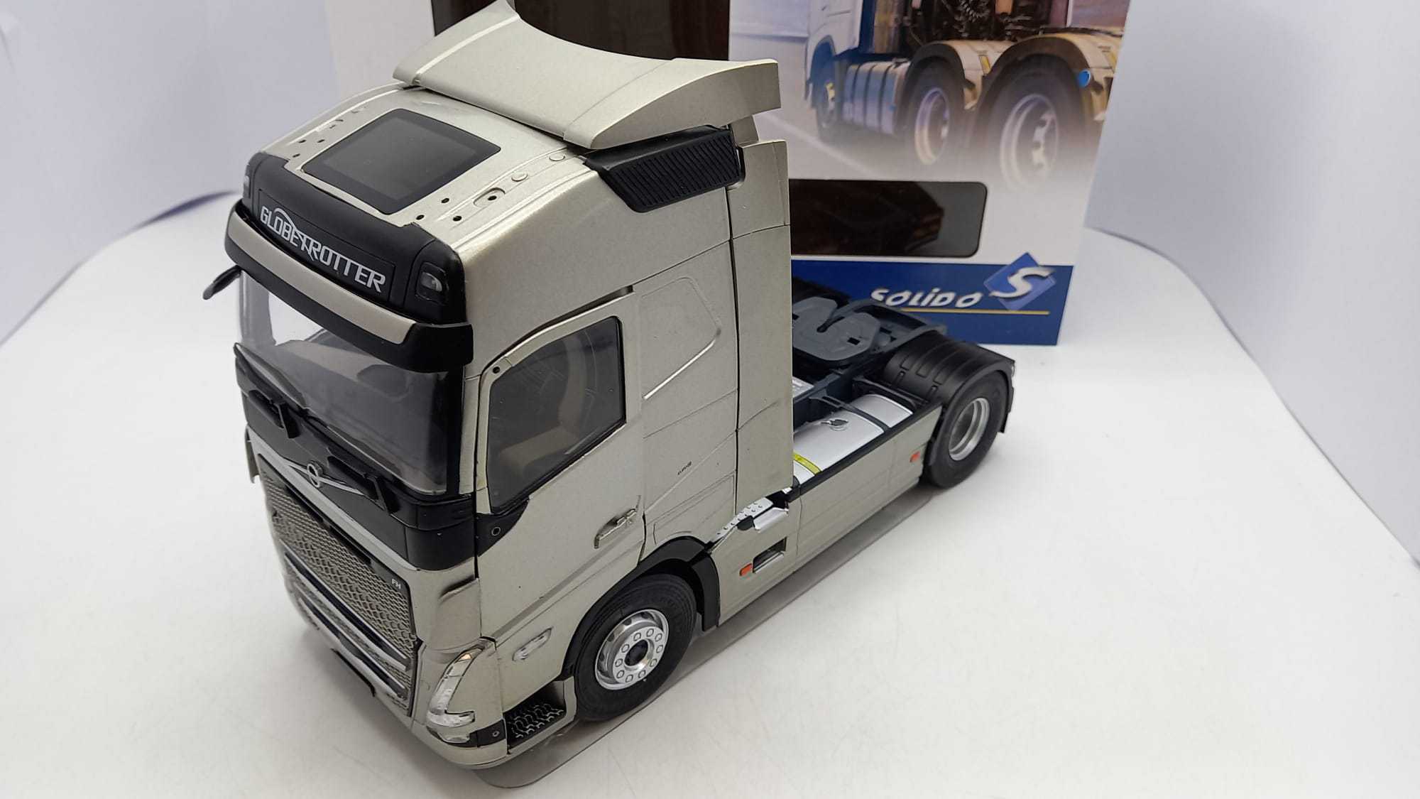 1:24 Volvo FH Globetrotter XL 25 Years Edition Red 1:24 Volvo FH Globetrotter XL 25 Years Edition Red