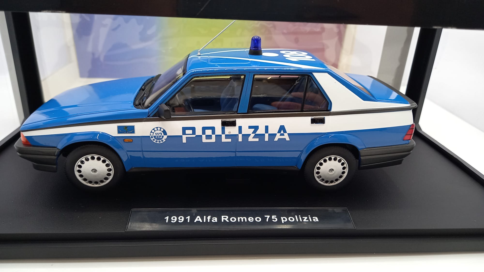 1800475 Triple9 Alfa Romeo 75 Polizia 1991 1/18